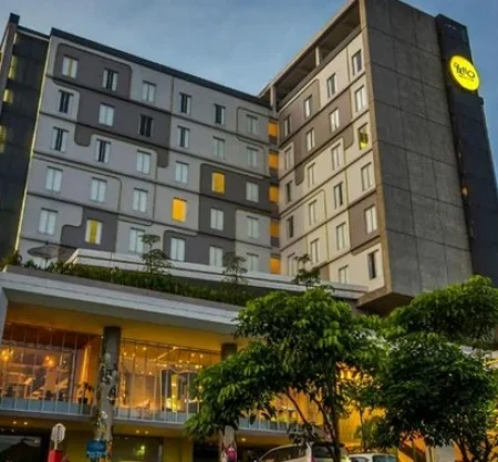 Yello Hotel Jemursari