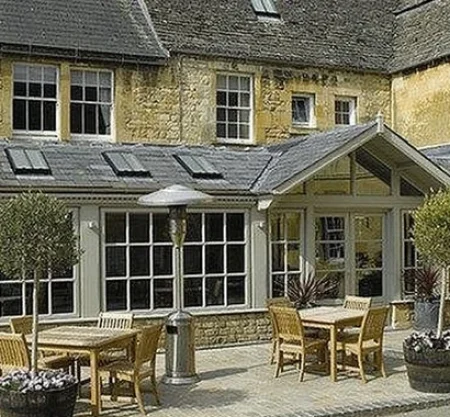 Noel Arms Hotel