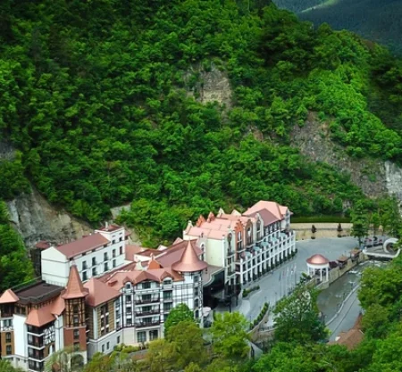 Crowne Plaza Borjomi