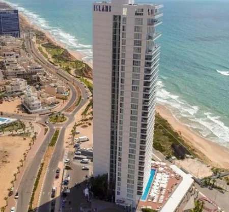 Island Luxurious Suites Hotel