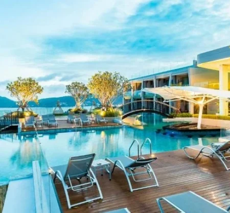Crest Resort & Pool Villas