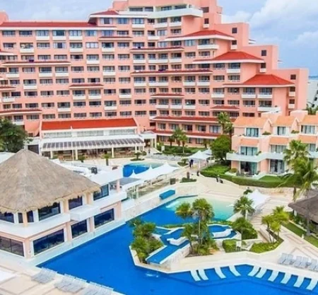Wyndham Grand Cancun Resort & Villas